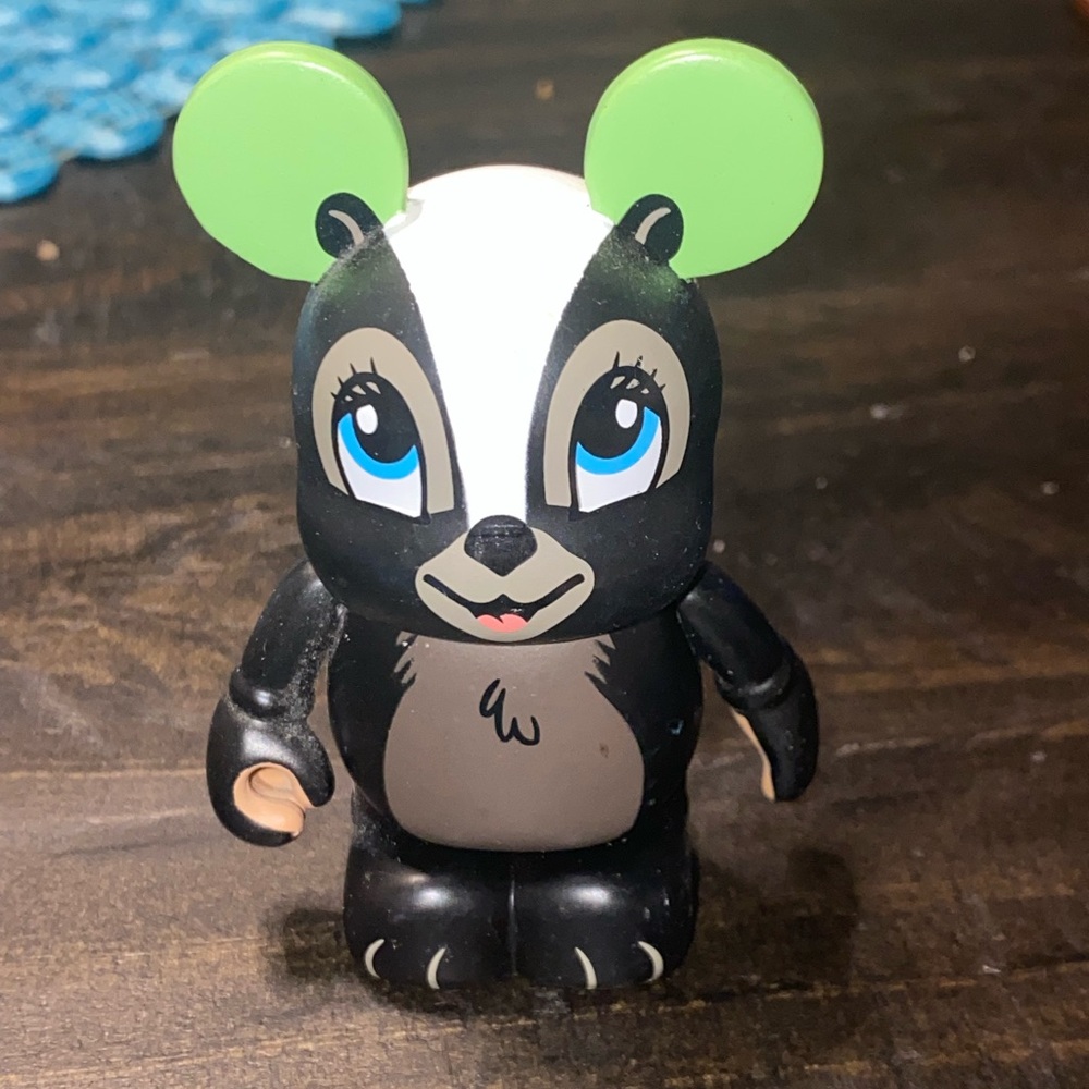 DISNEY Vinylmation ANIMATION Series 2 - FLOWER from BAMBI By: Casey Jones (M 14)